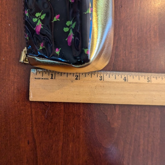 Betsey Johnson set of two cosmetic bags - Picture 8 of 10